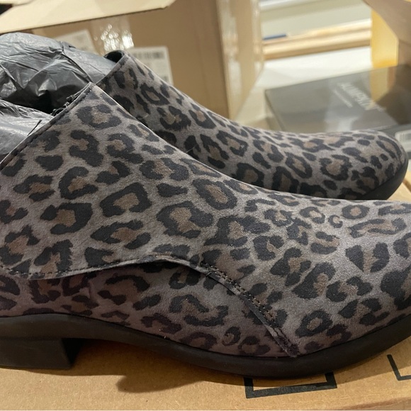 Mephisto Shamira Ankle Bootie size 8. - Picture 9 of 13